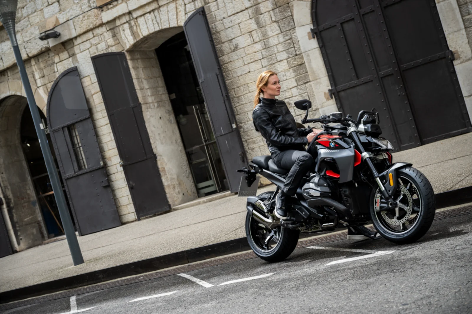 R 1300 R — foto 1