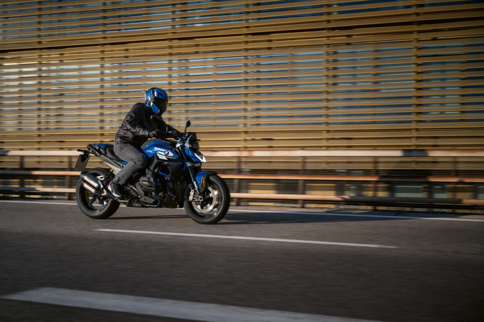 R 1300 R — foto 11