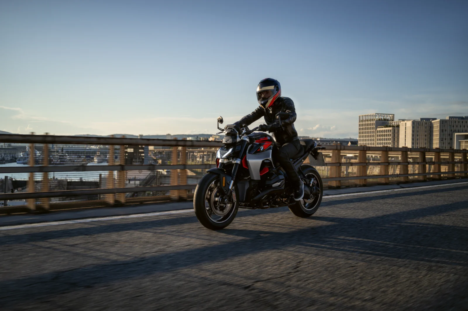 R 1300 R — foto 12