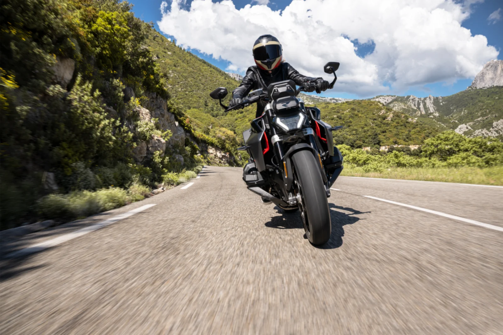 R 1300 R — foto 20
